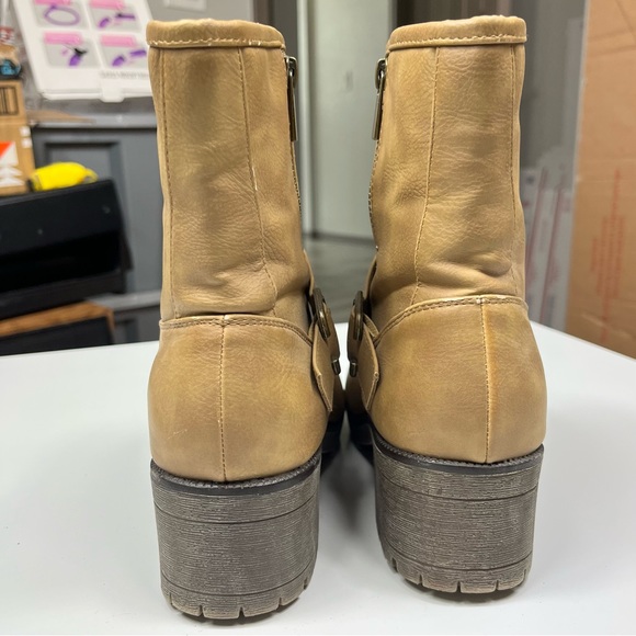 Forever Brown Lesly Buckle Boots | Size: 8 - Picture 5 of 12